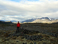 Carl Fredrik på Gravafjellet. Besshøe ses bak til venstre.