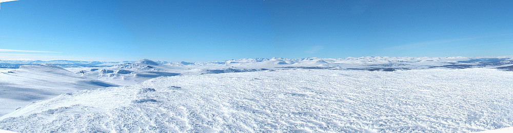 Panorama vestover mot Skaget og Jotunheimen.