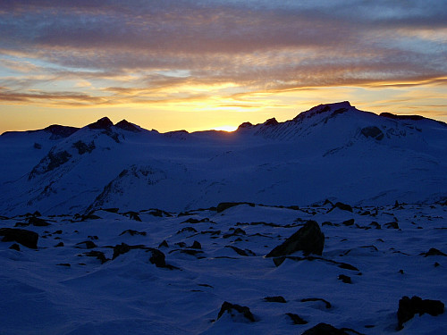 Solnedgang bak Svellnosbrean.