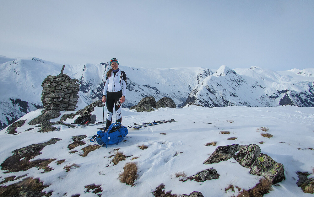 På Middagshaugen. Godt å vite at de fleste høydemeterne er unnagjort.