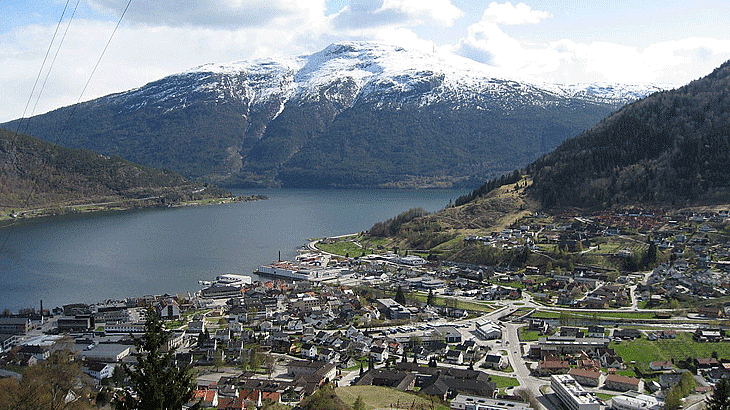Illustrasjonsbilde av Storehogen med Sogndal i forgrunnen.