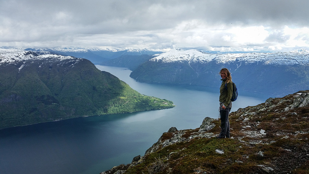 Lustrafjorden tar seg godt ut fra toppen!