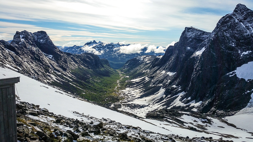 Midtmaradalen med Stølsnostind og Falketind i kulissene.