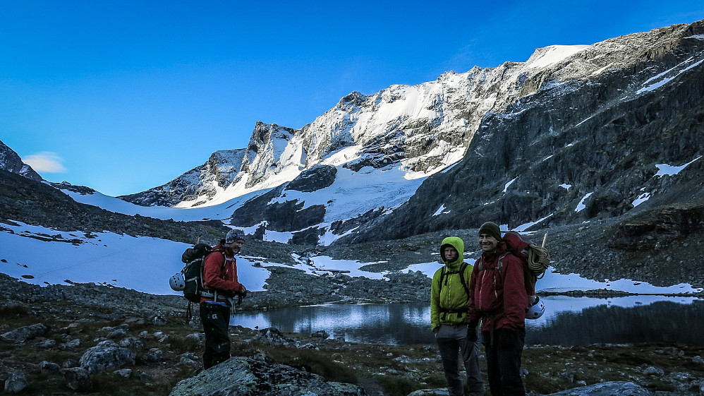 Nydelig morgen i Skagadalen. Avmarsj fra Tindeklubhytta kl. 08.20.