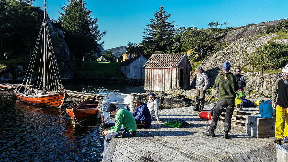 Rolige dager på brygga på Litle Færøyna.