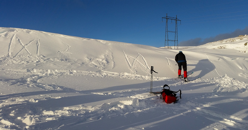 Odd Lennart deler inn snøhuleområder.