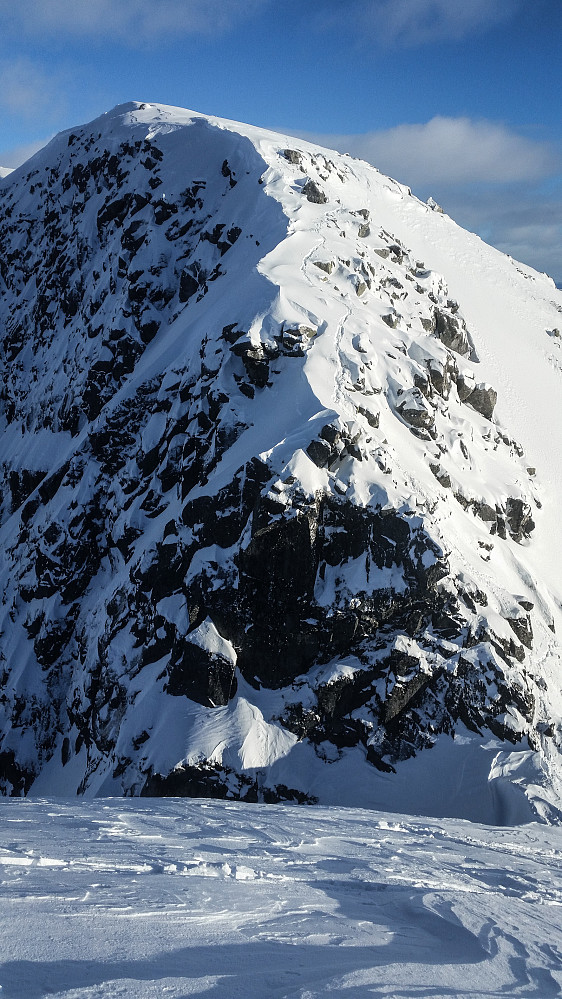 Noen steder måtte skiene på sekken over mot Bjåstadbreen fra 1520-toppen.