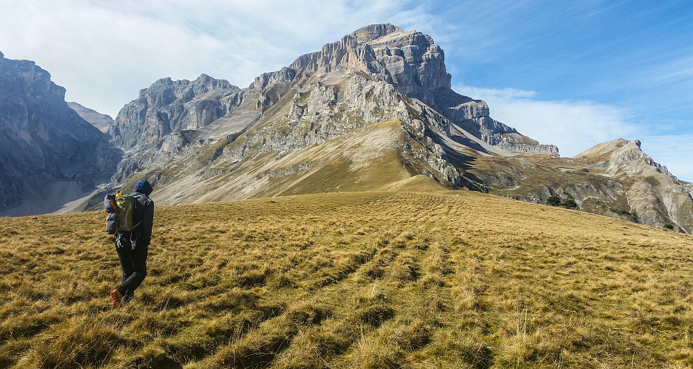 Da er vi i gang fra Col des Faisses med toppen i kulissene. Egentlig bør man parkere litt lenger nord på 1576 moh.