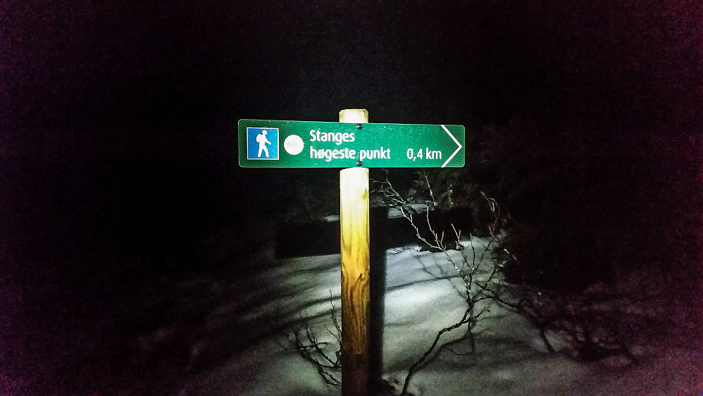 Skiltet rute mot Stanges høyeste topp.