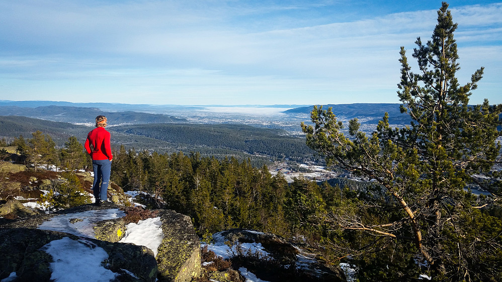 "Mitt lavlandsliv har jeg levet ud,
her oppe på vidden er frihet og Gud, der nede famler de andre." -Henrik Ibsen. Vikersund i kulissene.