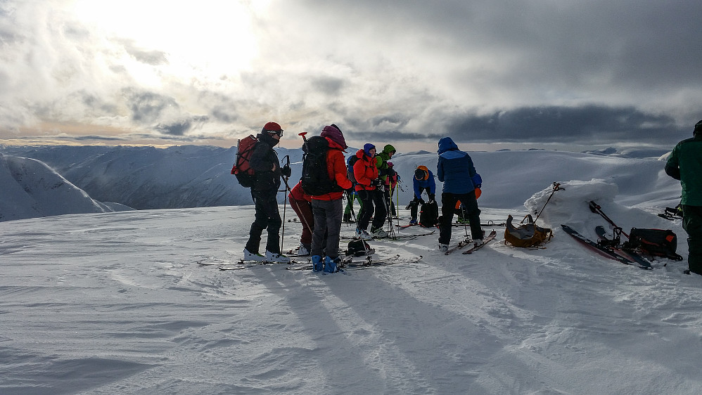 Gjengen på toppen. Her fikk vi endelig litt sol.