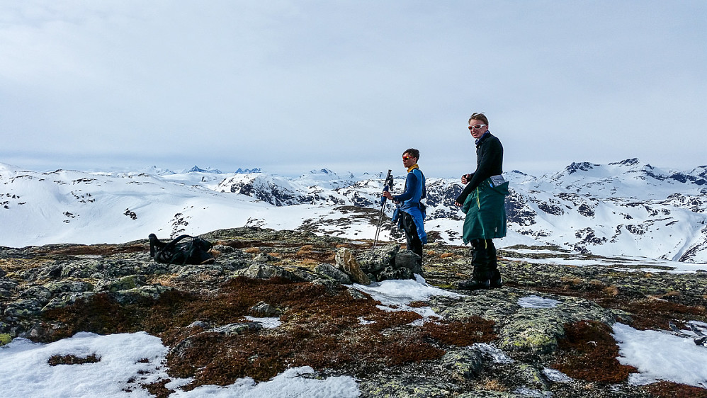 Anders og Hans Christian på toppen av Yksnnøse.