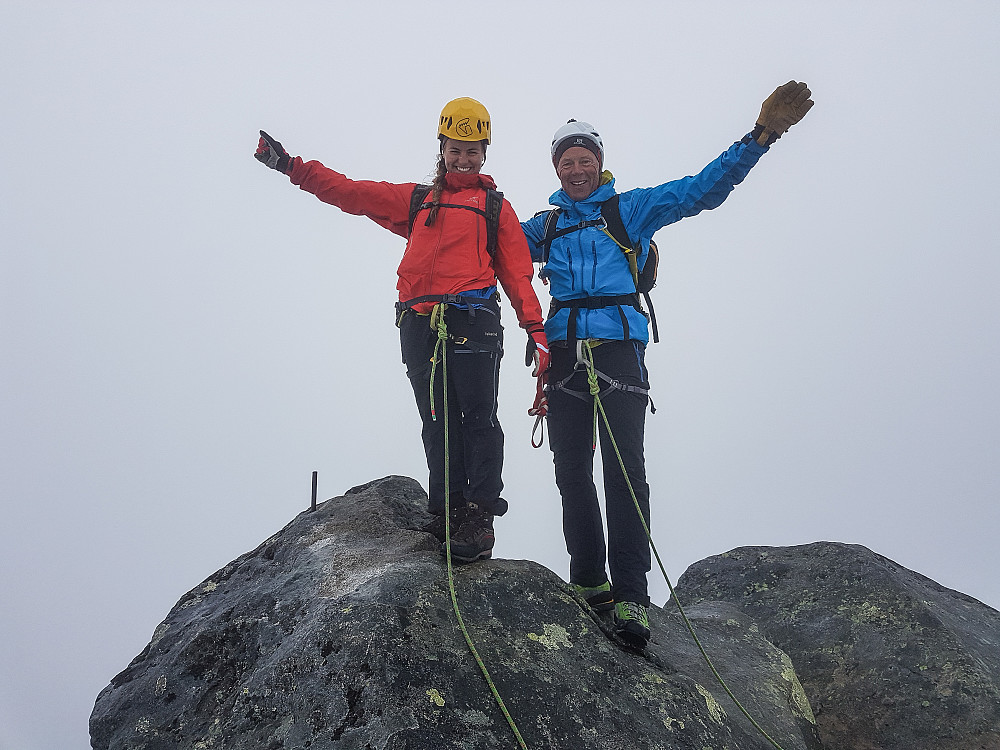 Karoline og Gunnar på toppen av Store Skagastølstinden! :)