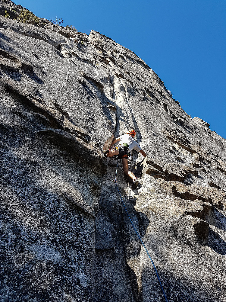 Første klatreruta i Yosemite, sektoren Cascade Falls Left. Vi fikk juling!
