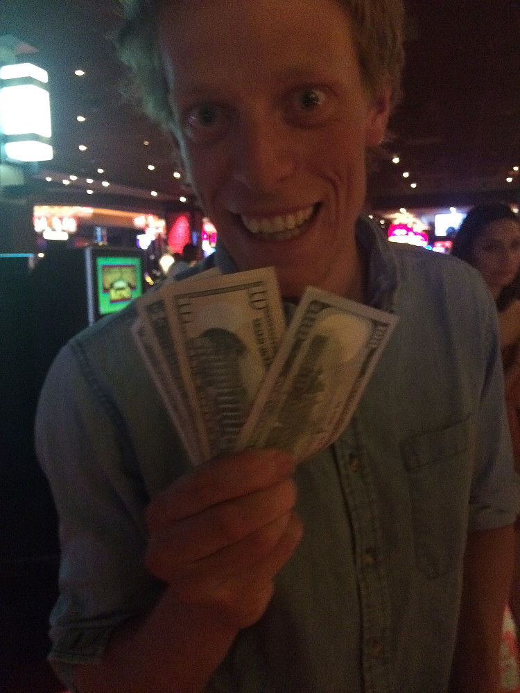 Kris vant 70$ på første runde med rulett.