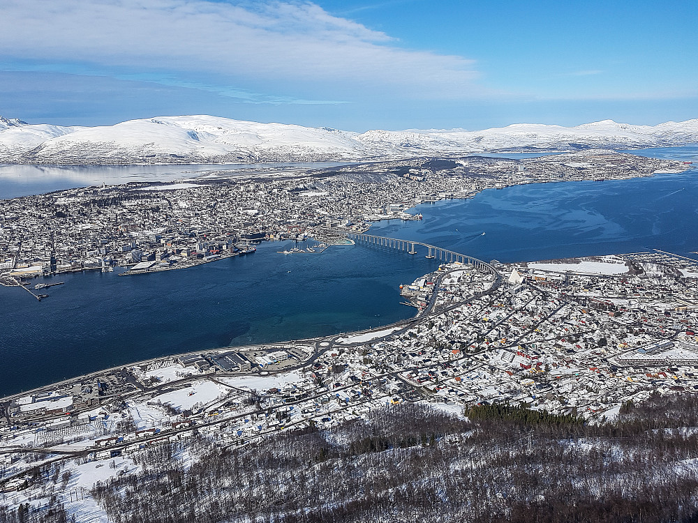 Utsikt over Tromsø by fra toppen av Fjellheisen.