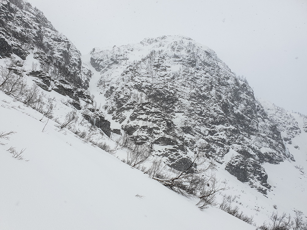 Renna der bekken nordvest for Vidmesnosi renner. Et mulig rutevalg for utmarsj ved stabile snøforhold.
