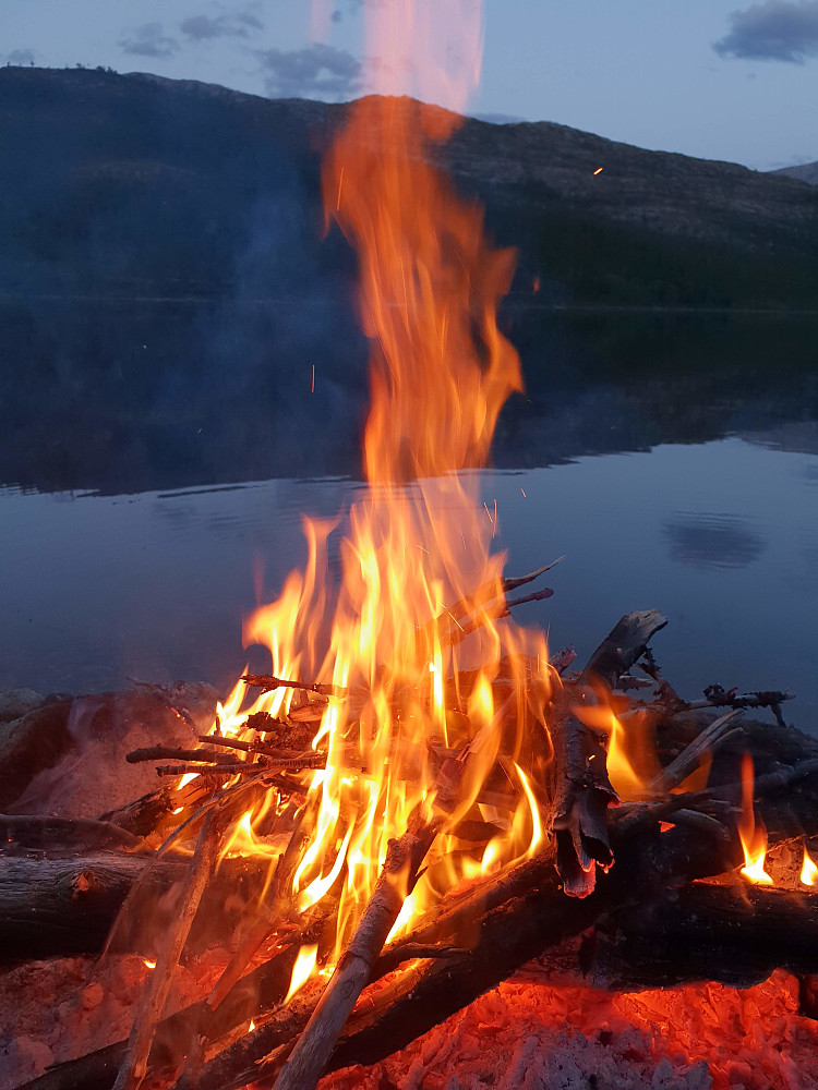 Bålnatt ved Laksmarkvatnet.