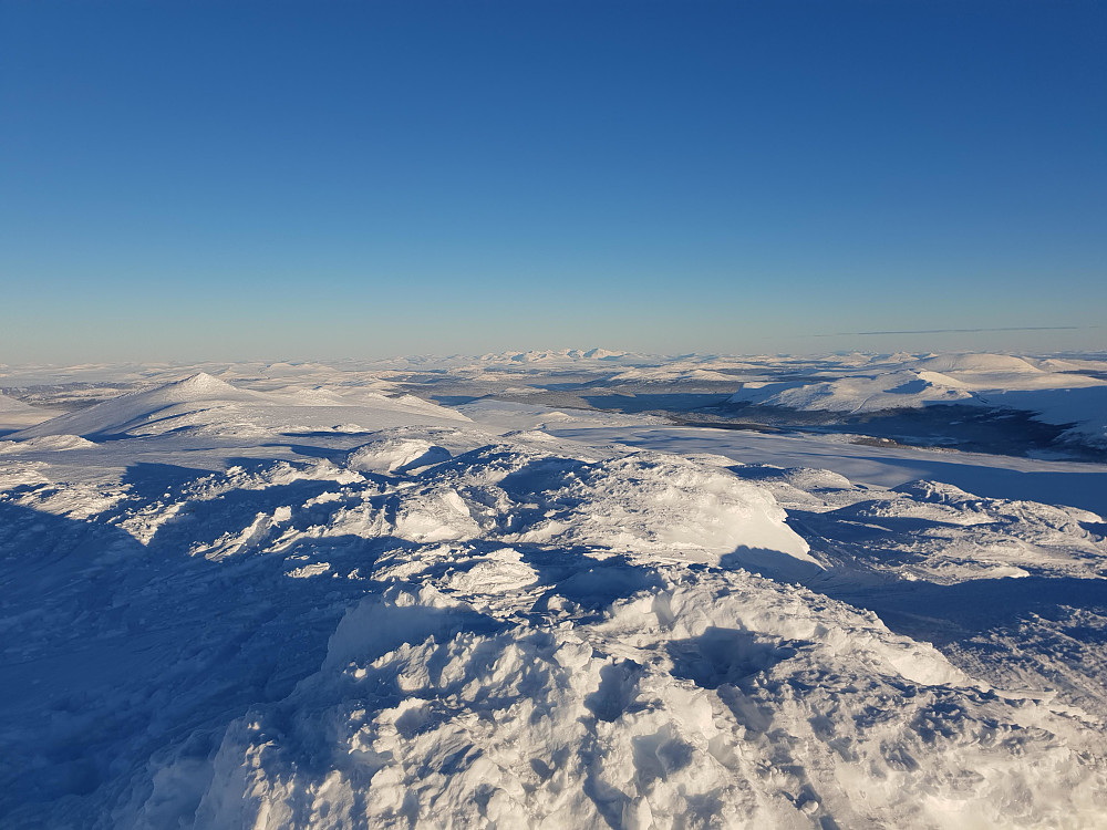 På toppen, med utsikt i retning Rondane.