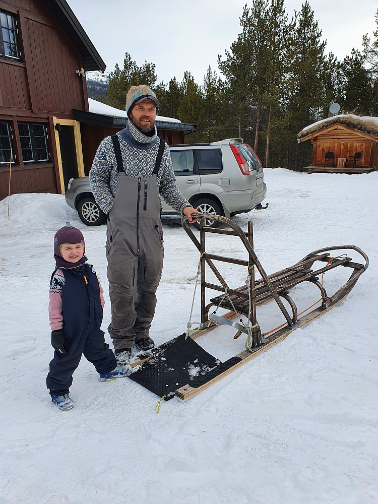 Sikkerhetsbrief med Øyvind og dattera på Jotunheimen Husky Lodge.