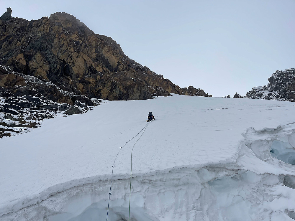 Is under snøen gjorde det til en delvis isklatreferd.