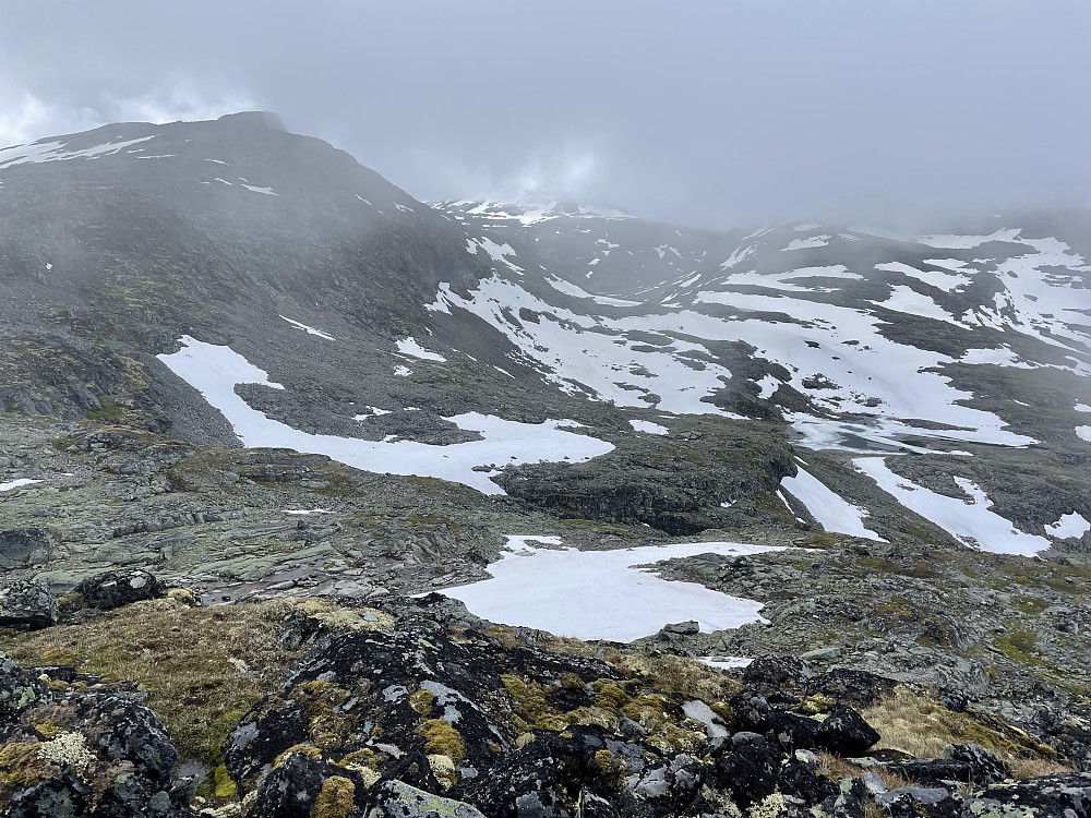 Mot Keisarpasset sett fra stien ned fra Fanaråknosi.