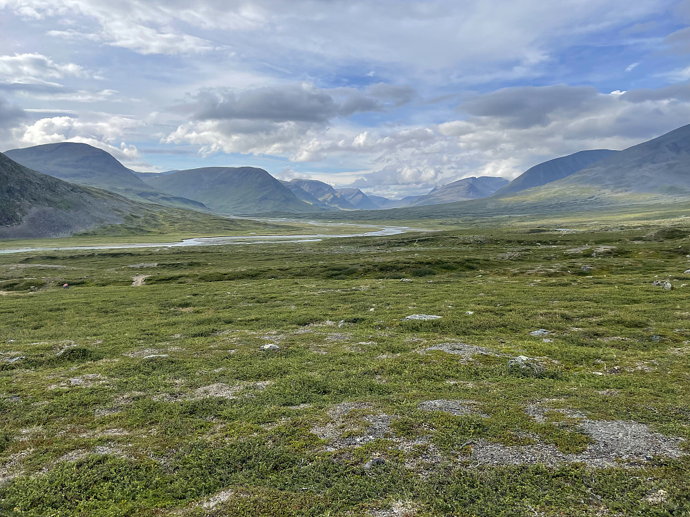 Endelig nede ved Kungsleden. Fantastisk lettgått landskap.