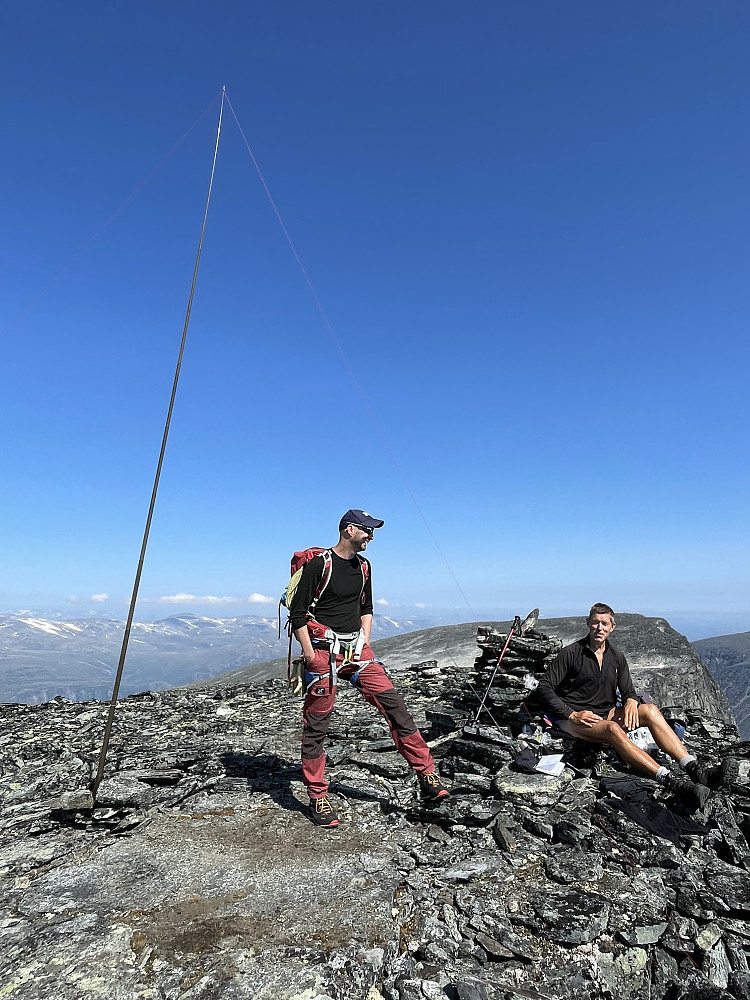 Traff denne sprekingen fra Sauda som drev med amatørradio (Summits On The Air - SOTA) på toppen av Bakarste Storgrovhøe.