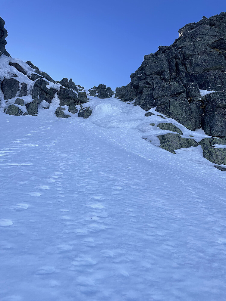 Renna på høyre side av Melderskin. Måtte forbi et isete parti i front.