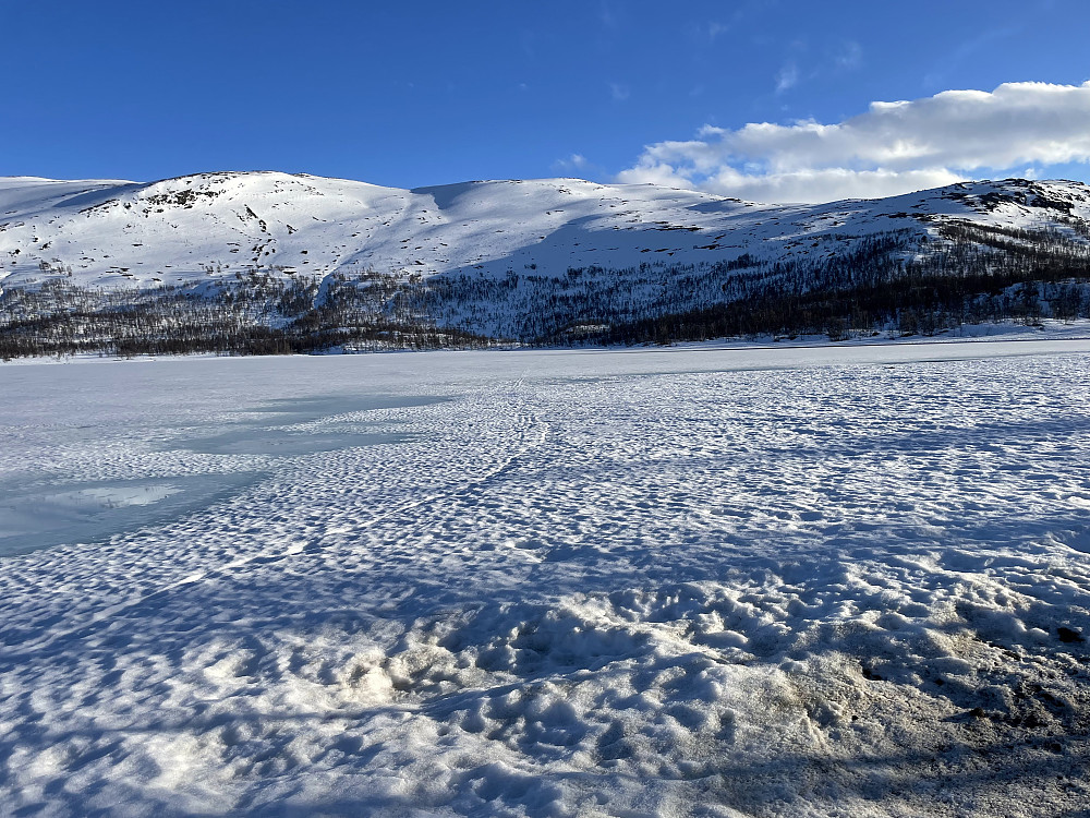 Overvann over Heimdalsvatnet.
