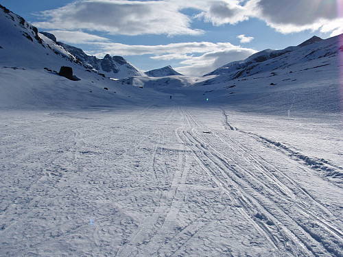 Fint føre ned Leirungsdalen. Men stygge scooterspor!