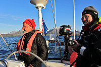Sigurdur og Chris ombord i seilbåten Aurora, vi tar farvel med Island.
