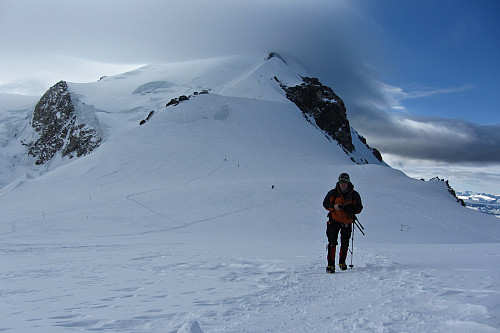 Mont Blanc i tåkedotten sett fra like ved Dôme du Goûter.