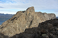 1003-toppen nord for Kågtinden ser stilig ut fra flere vinkler, her fra sør.
