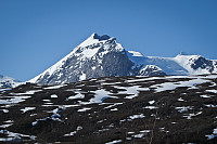 Imponerende fjell denne Huinnarcohkka! Lossihytta i forgrunnen til venstre.