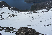 Utsikt ned i nordbassenget der det er populært å kjøre på ski på våren.