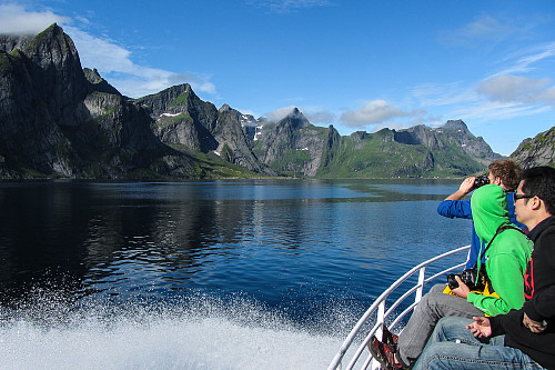 På tur i båten fra Reine til Forsfjorden.