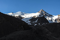 Mot BC med Cerro de los Horcones (5395) bak.