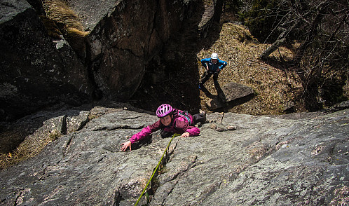 Emilie (10 år) på sin første klatretur opp Veslesvaet! Superbra innsats!!:)