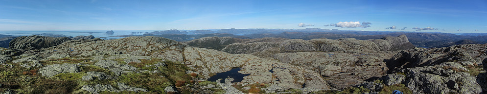 Lite panorama fra toppen av Risnesnipa.