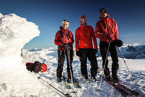 Lise, Sondre og Ove på toppen av Stryneskåla 1848 moh