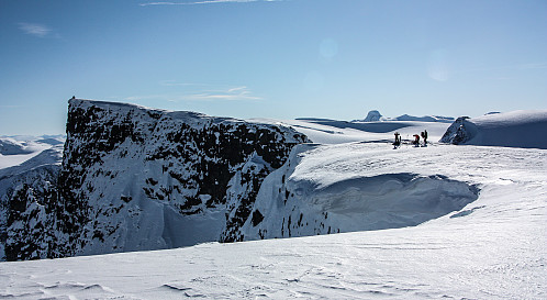 På fortoppen Havaldetreet med Tindefjell/Storhavalden ruvende bak til venstre.