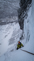 Sondre koser seg på tur.