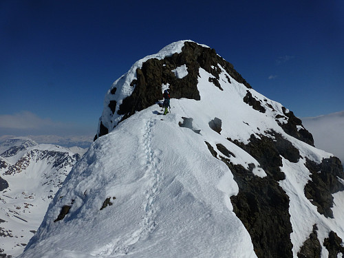 Opp vestegga til toppen av Nállangáisi.