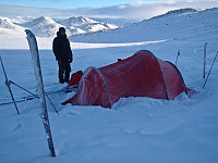 Vår første teltplass like øst for Vesle Bitdalsvatnet. Fin utsikt nordøstover.