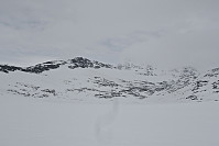 Ålmåijokka oppe i tåkedotten, sett fra vann 1162.