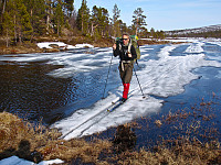 Tvilsom is på et vann øst for Vuolajokluoppal.