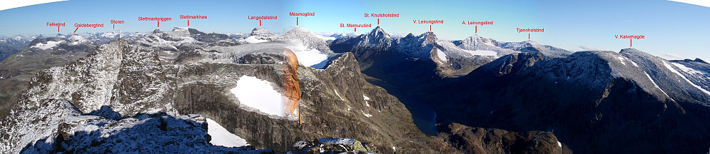Panoramabilde fra Øystre Torfinnstind. Beklager at du blir delt Alex, du stod ikke stille under panoramafotograferingen. :)