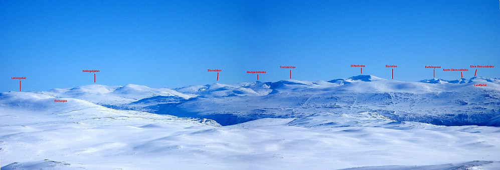 Panorama mot østlige deler av Jotunheimen.