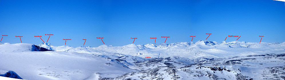 Panorama mot Romsdals- og Eikesdalsalpene.